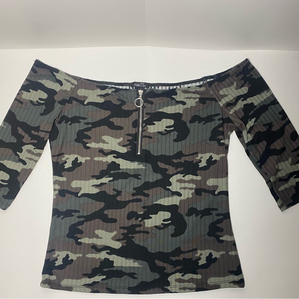 Rue 21 Camo Crop Top | Size L | Quarter Zip and Off the Shoulder